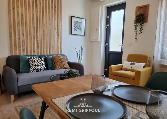 Rive Sud Charming Center 2 Guests Tatil Evi